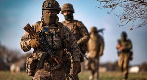 Фото до матеріалу: Обстріли Одеси та Дніпра, удар по катерах РФ та зміни в армії: головне за 30 квітня