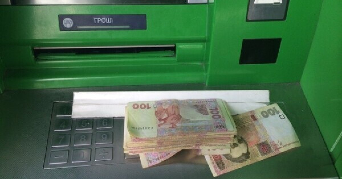 Фото до матеріалу: 53-річна львів'янка викрала 17 тис. грн з банкомата на Сихові