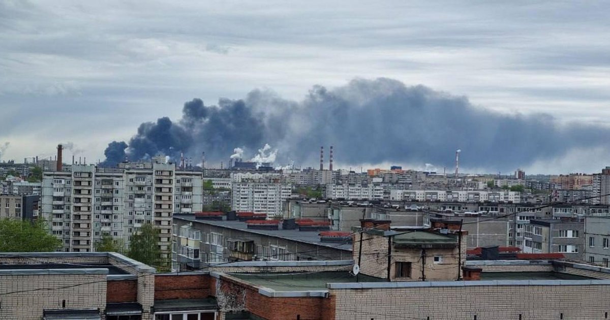 Фото до матеріалу: У Череповці горить «Северсталь»: чорний дим і загроза екології