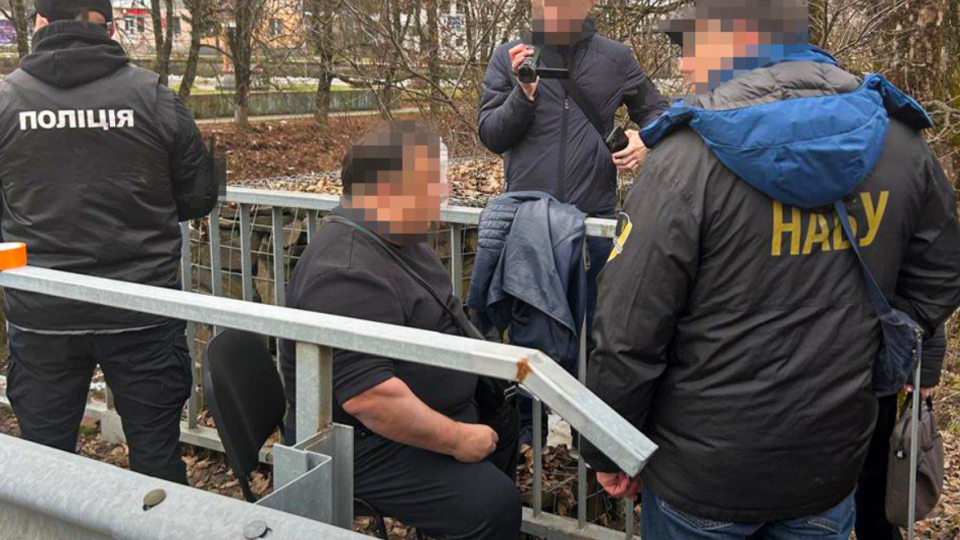Фото до матеріалу: Суддю з Луганщини, який відряджений до Закарпаття, відсторонили за хабар у 1300 доларів