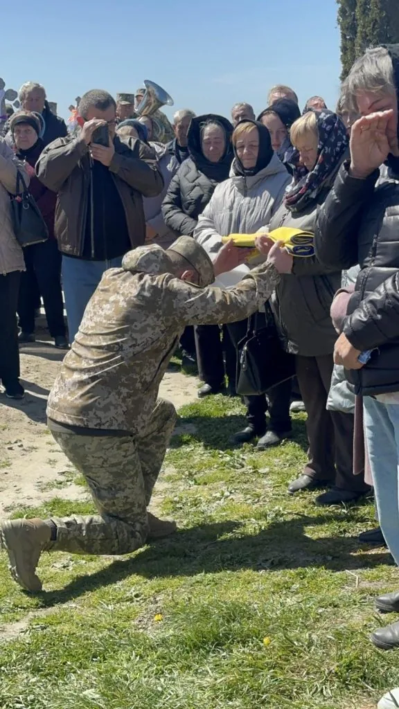 Фото до матеріалу: В Устилузькій громаді попрощалися із загиблим воїном Володимиром Троцюком