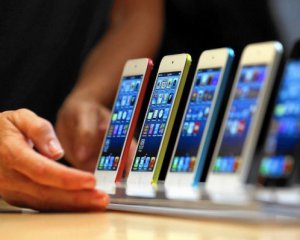 Фото до матеріалу: Чому краще не купувати смартфони та гаджети з вітрин