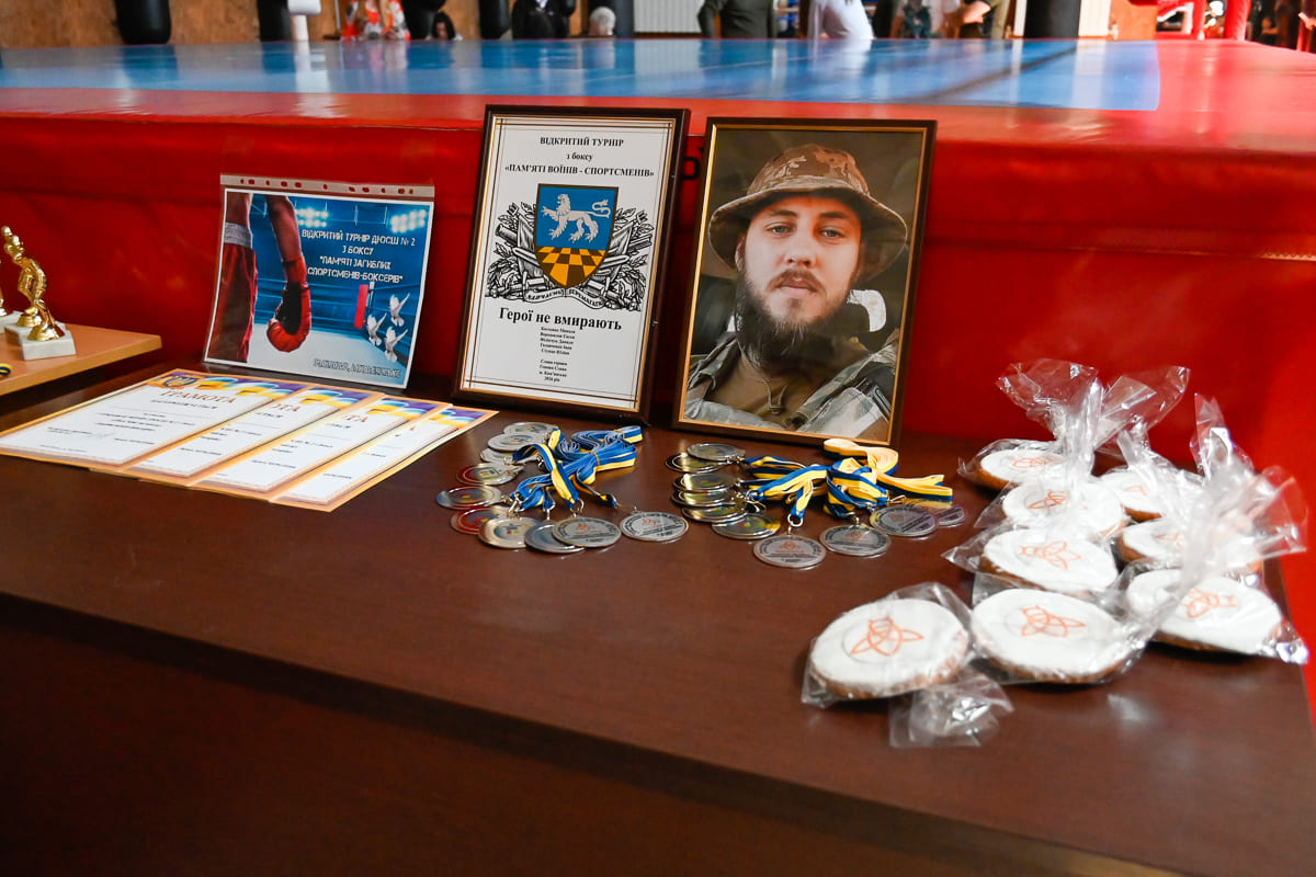 Фото до матеріалу: 50 юних боксерів змагалися в Кам'янському на турнірі пам'яті загиблих спортсменів