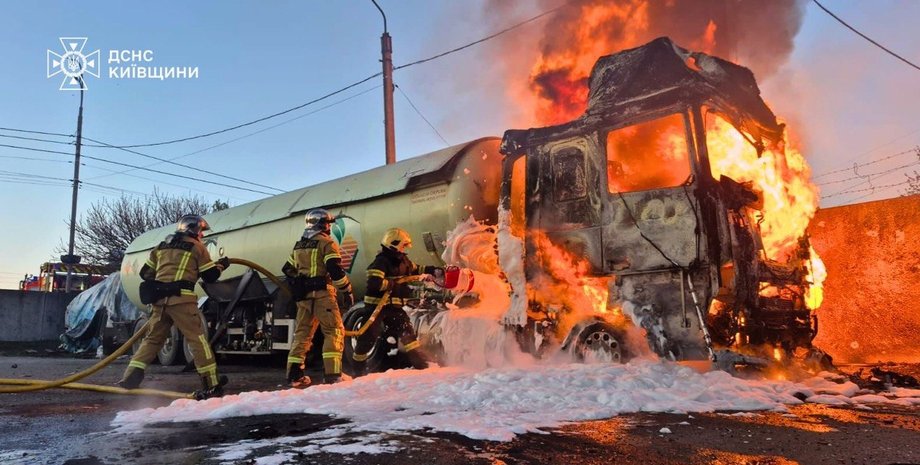 Фото до матеріалу: Нічний обстріл України 5 травня: постраждалі, пожежі та руйнування в трьох областях