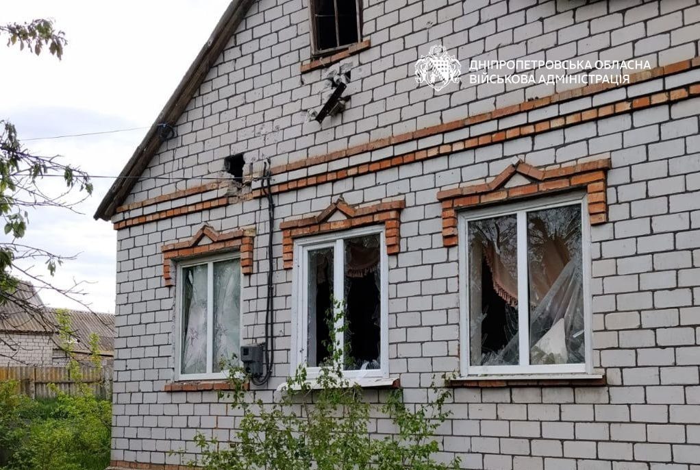 Фото до матеріалу: Ворог обстріляв Нікопольщину безпілотниками: пошкоджено будинок та ЛЕП