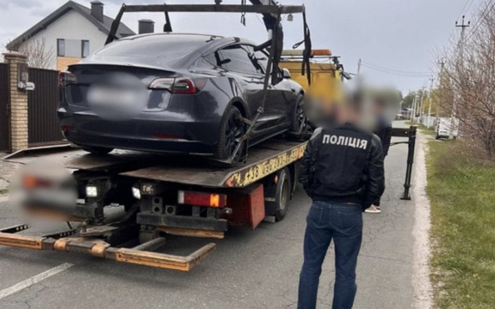 Фото до матеріалу: Поліція провела 40 обшуків у керівництві ТЦК: вилучено Tesla та 92 млн грн