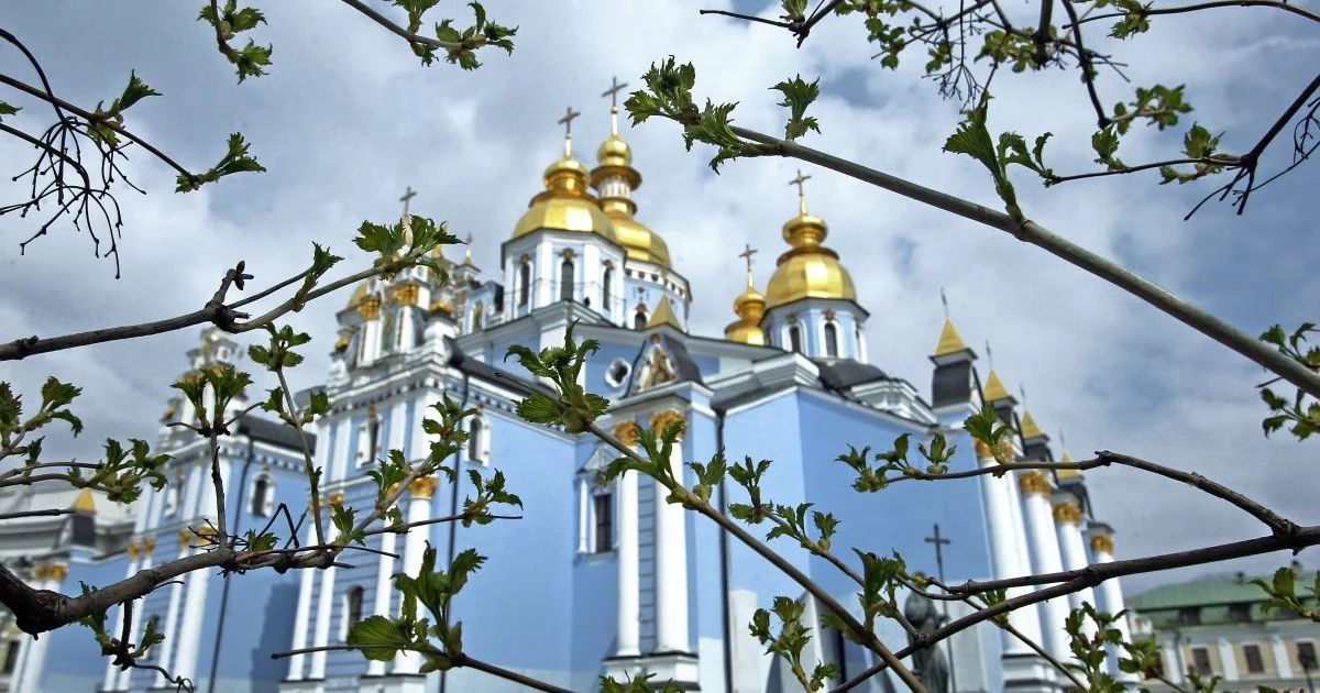 Фото до матеріалу: Штормовий вітер та заморозки накривають Київ: синоптики оголосили жовтий рівень небезпечності