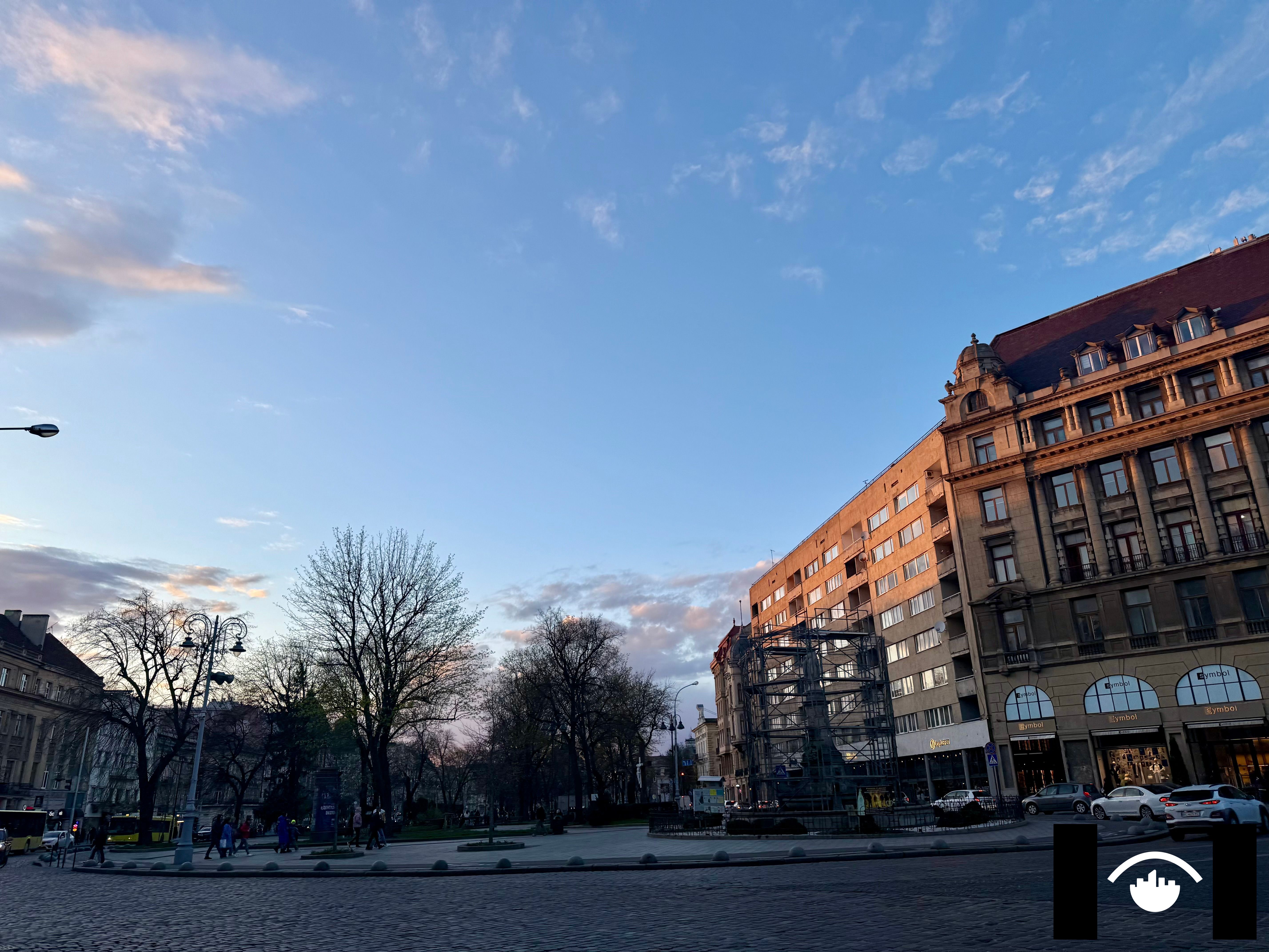 Фото до матеріалу: Андрій Садовий проветовав будівництво підземного паркінгу на Міцкевича через відсутність комунікації з громадою