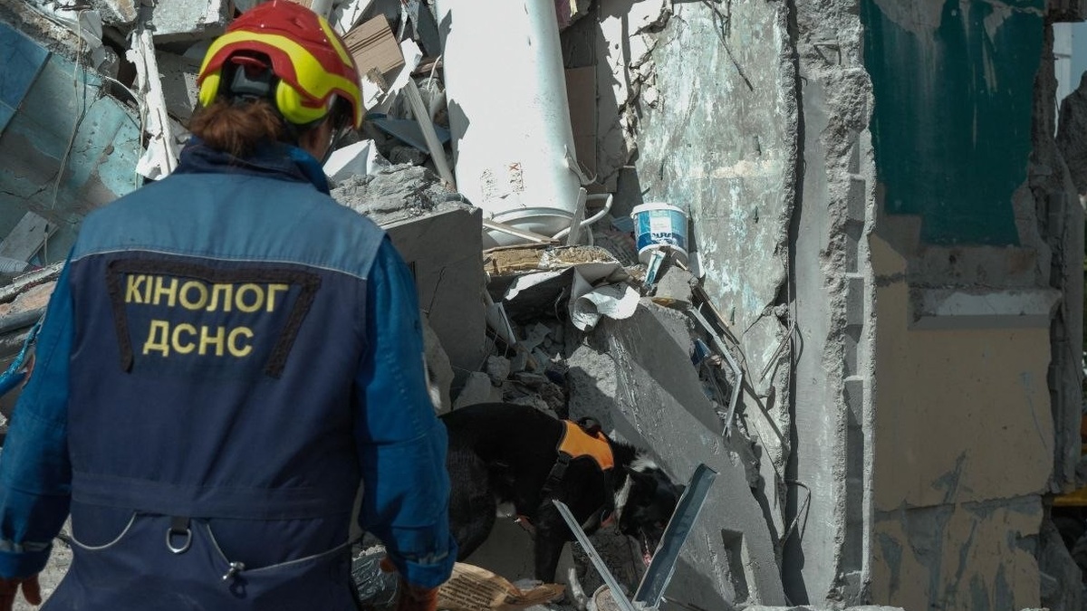 Фото до матеріалу: Обрушення житлового будинку в Києві: 12 загиблих, двоє дітей