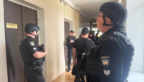 Фото до матеріалу: У Світловодській міськраді заступник міського голови вчинив стрілянину