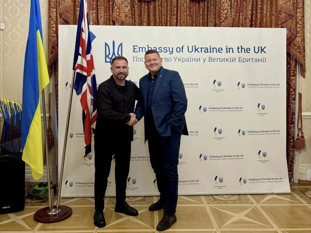 Фото до матеріалу: Актори Франківського драмтеатру зустрілися з Валерієм Залужним у Лондоні