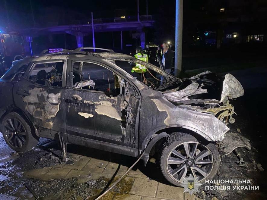 Фото до матеріалу: П'яний водій Nissan в'їхав у стіну у Львові: троє пасажирів госпіталізовані