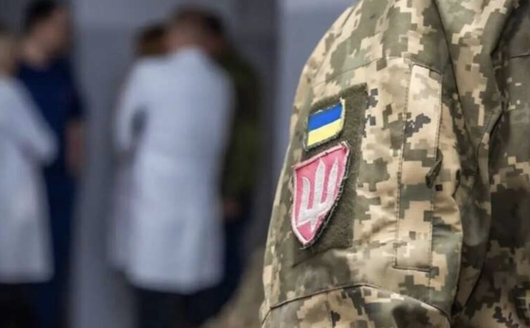 Фото до матеріалу: Чоловік з ножем атакував працівників ТЦК у селі Байбузівка на Одещині