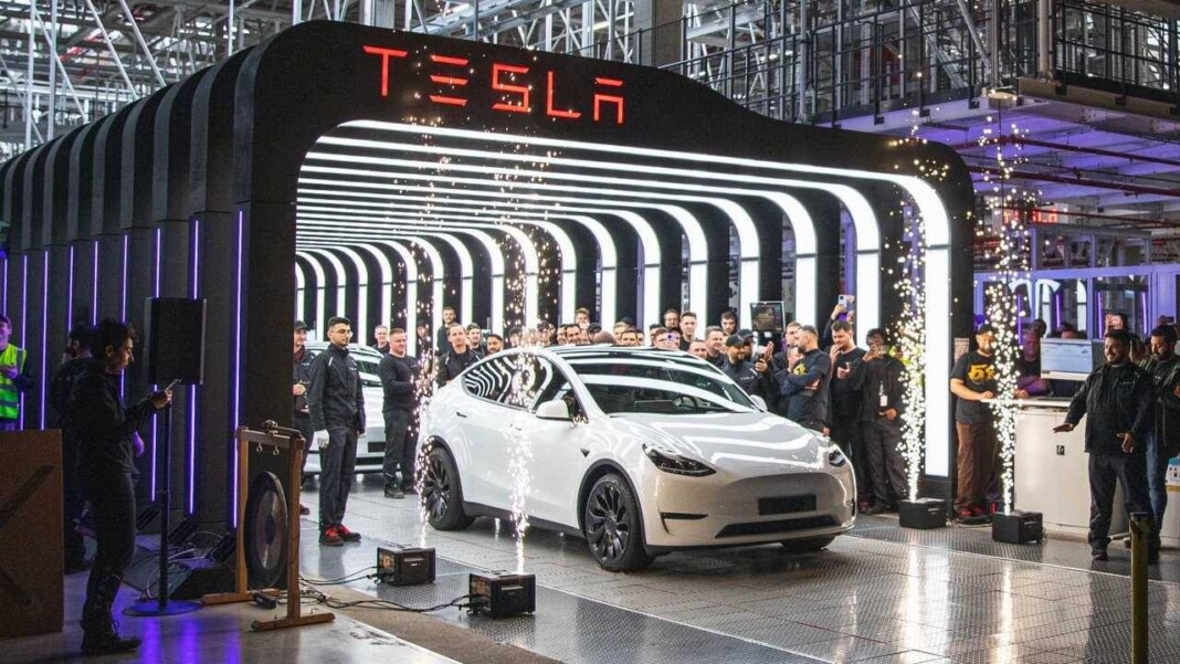 Фото до матеріалу: Tesla інвестує 213 мільйонів євро у виробництво батарей у Німеччині