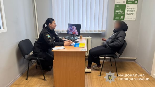 Фото до матеріалу: У Охтирці жінка викрала авто з незагаслим двигуном і влаштувала ДТП