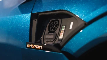 Фото до матеріалу: Audi Q4 e-tron отримав оновлення з ChatGPT та збільшеним запасом ходу