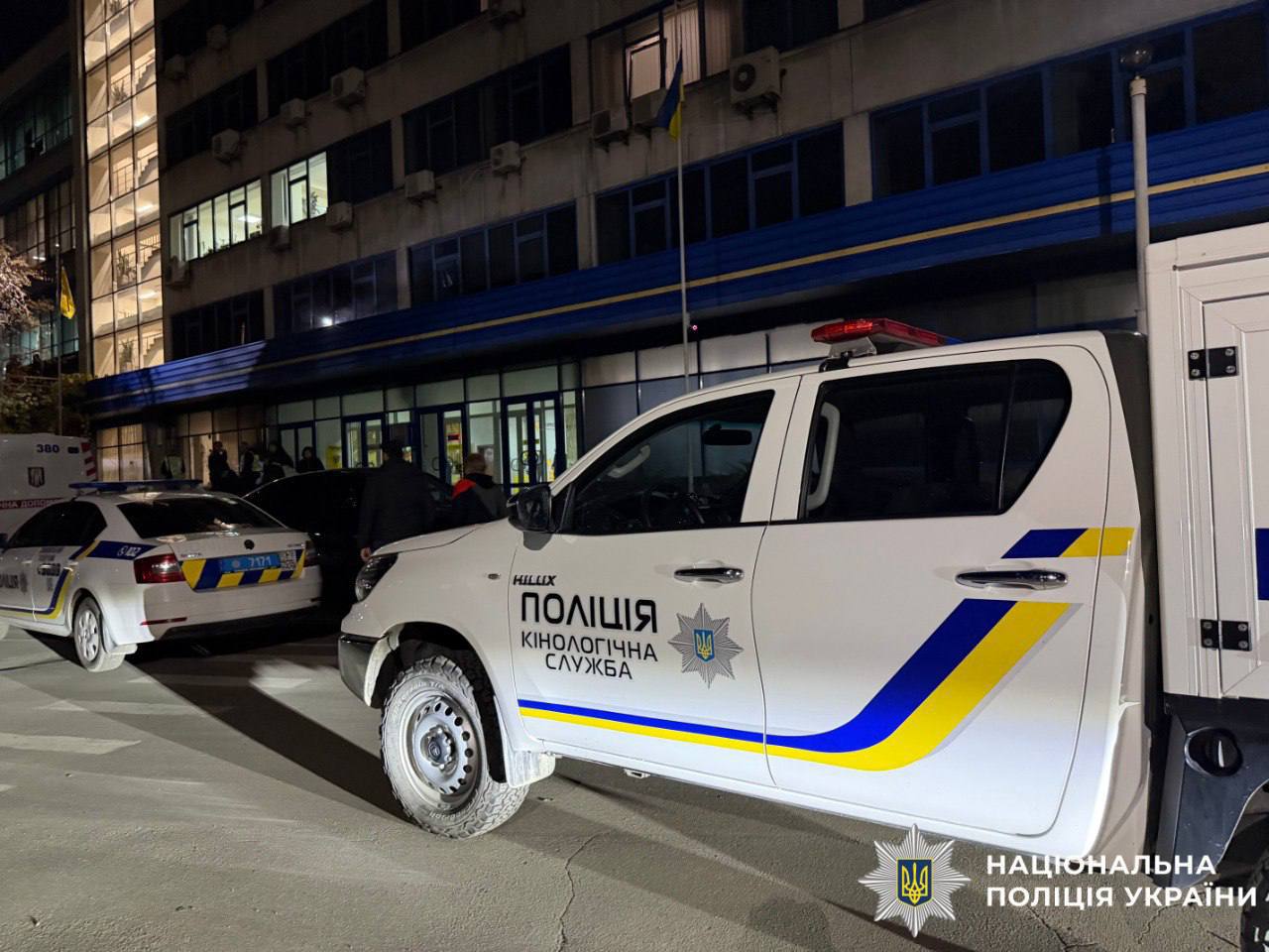 Фото до матеріалу: У Черкасах поліція з'ясовує обставини стрілянини: конфлікт виник через діти, які зривали бузок