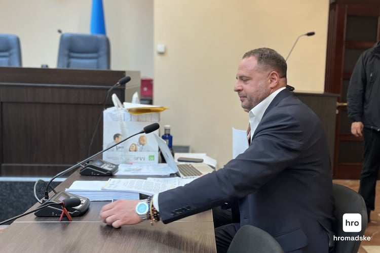 Фото до матеріалу: ВАКС другий день розглядав справу Єрмака, а українців попередили про тривалу російську атаку — головне за 13 травня