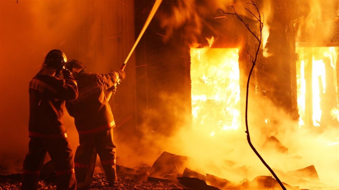 Фото до матеріалу: Фахівці ДСНС врятували трьох громадян під час ліквідації пожежі в Охтирці