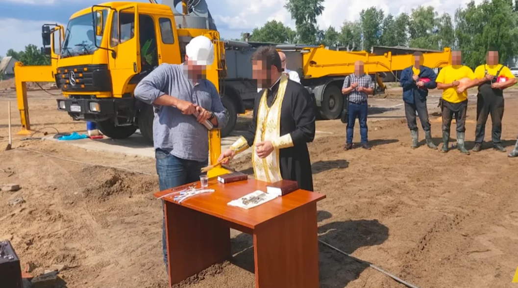 Фото до матеріалу: Будівництво «Династії» міг освячувати священник УПЦ МП