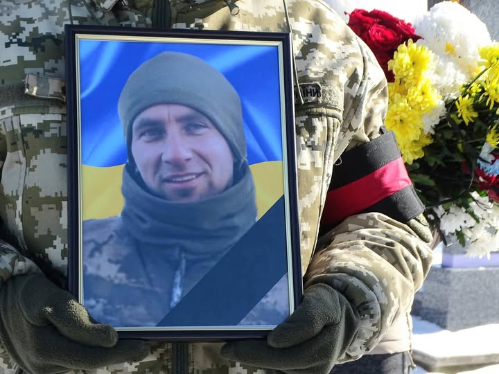 Фото до матеріалу: Турійськ вшанував пам'ять загиблого захисника Романа Махнюка