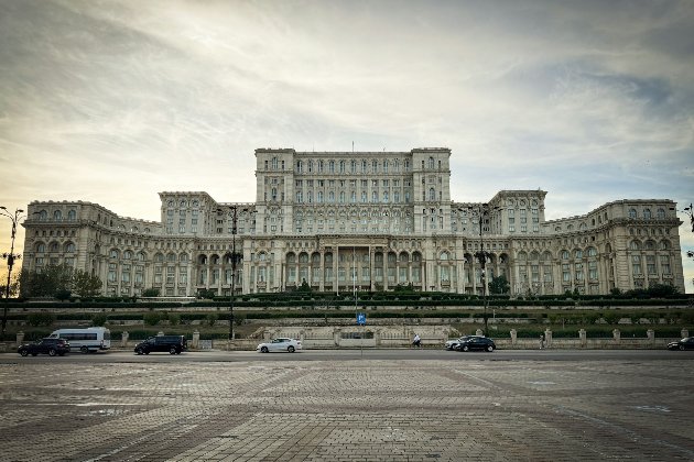 Фото до матеріалу: Парламент Румунії відправив уряд Іллі Боложана у відставку