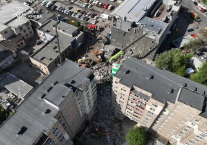 Фото до матеріалу: Російський удар по Києві: 7 загиблих, 44 поранених, 20 людей шукають