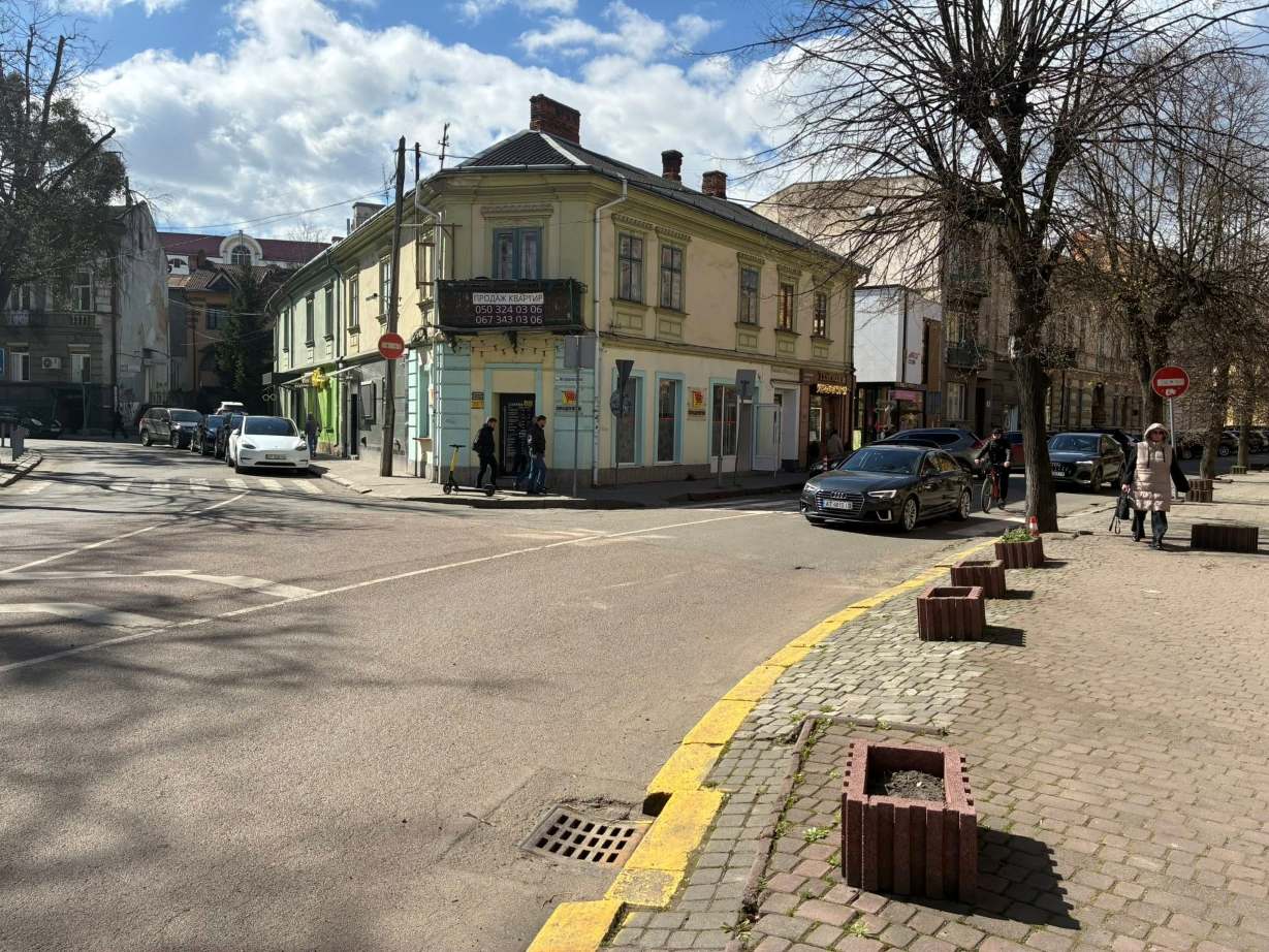 Фото до матеріалу: У Франківську облаштують нові зони доступності на вулиці Грушевського