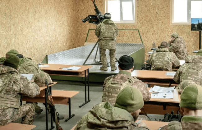 Фото до матеріалу: Правила виїзду за кордон для чоловіків 18–22 років можуть змінити в Івано-Франківську