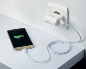 Фото до матеріалу: Чому смартфон почав повільно заряджатися: перелік причин та їх вирішення