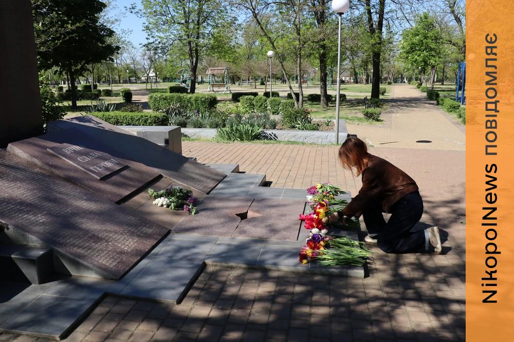 Фото до матеріалу: Нікопольщина вшанувала пам'ять загиблих у Другій світовій війні: у Покрові пройшла урочиста церемонія