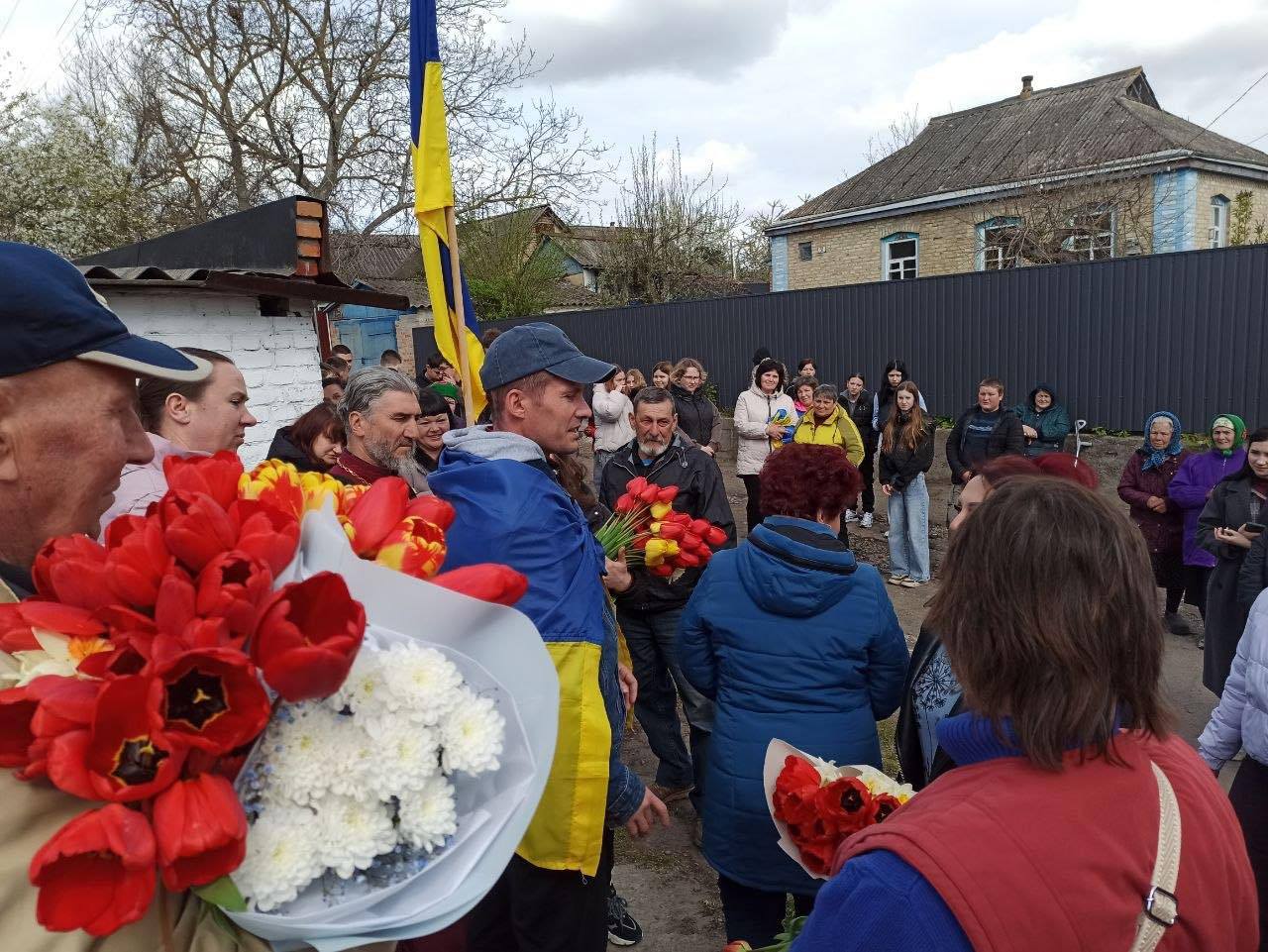 Фото до матеріалу: На Канівщині зустріли героя, що повернувся з російського полону після 22 місяців неволі