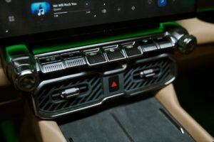Фото до матеріалу: Jaguar Land Rover відкликає 170 тисяч авто: ризик раптової зупинки двигуна