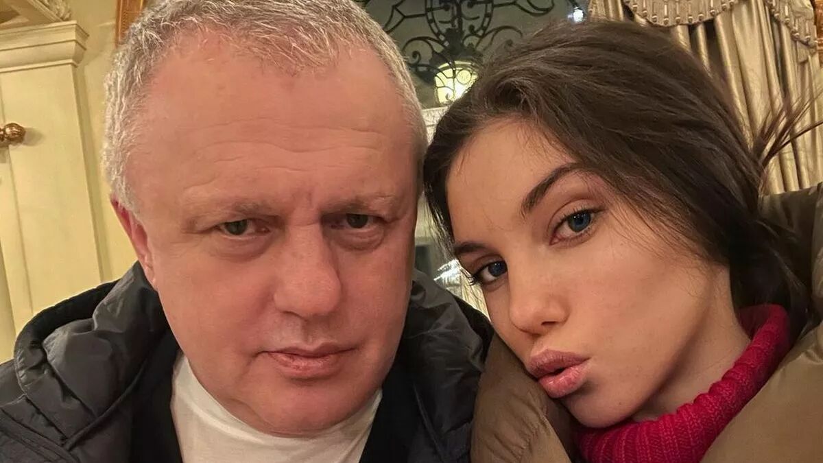 Фото до матеріалу: Суркіс готується до матчу з Шахтарем за відеогрою: донька президента Динамо показала несподіване фото