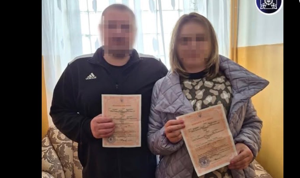 Фото до матеріалу: У Маневицькій колонії засуджений офіційно зареєстрував шлюб із коханою