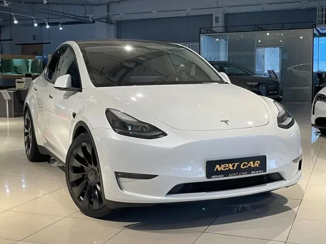Фото до матеріалу: Чому Tesla викликає “вау-ефект” навіть у досвідчених водіїв