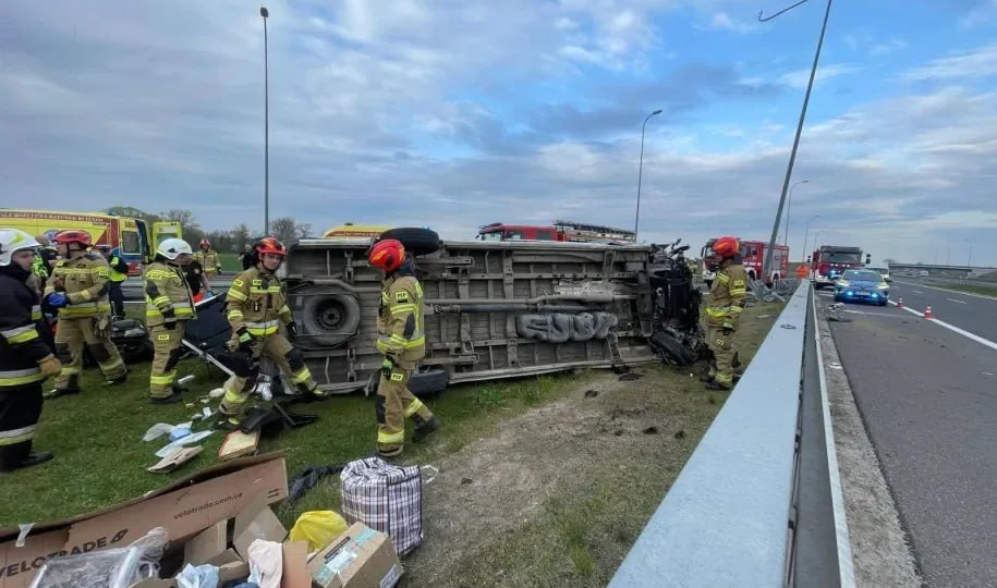 Фото до матеріалу: У Польщі перекинувся мікроавтобус з українцями: двоє постраждали на дорозі до Жешува