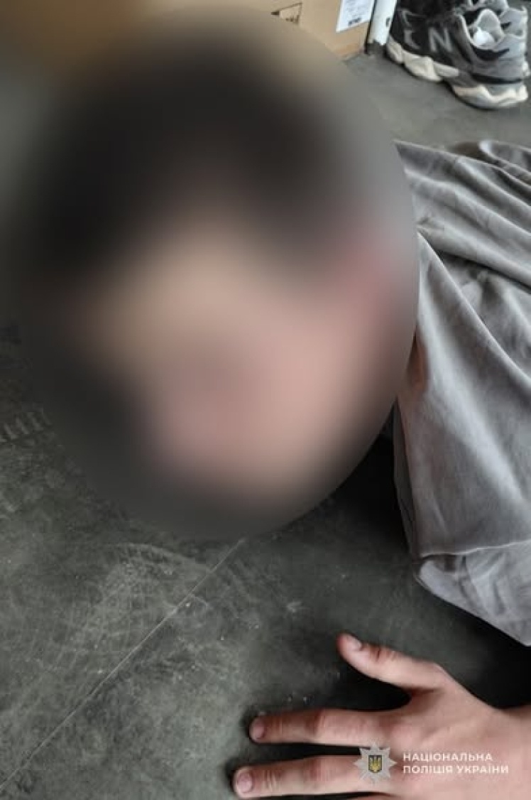 Фото до матеріалу: У центрі Львова викрали меморіальну таблицю Джохару Дудаєву: поліція затримала трьох підлітків