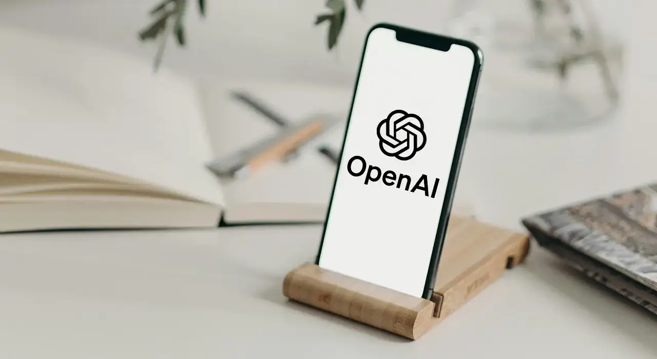 Фото до матеріалу: OpenAI розробляє смартфон зі спеціальним чипом: що це означає для українців