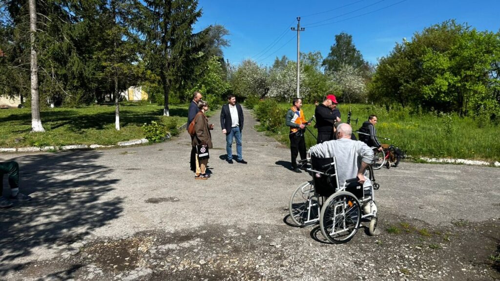 Фото до матеріалу: У Тлумацькій лікарні впровадили стрільбу з лука для реабілітації поранених