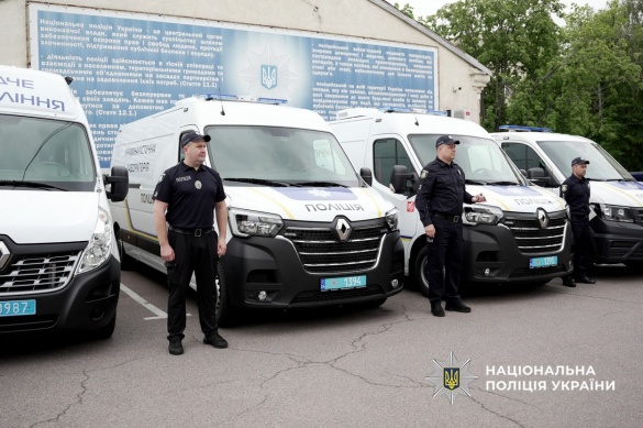 Фото до матеріалу: Поліцейським Черкащини передали нові автомобілі для експрес-аналізу ДНК