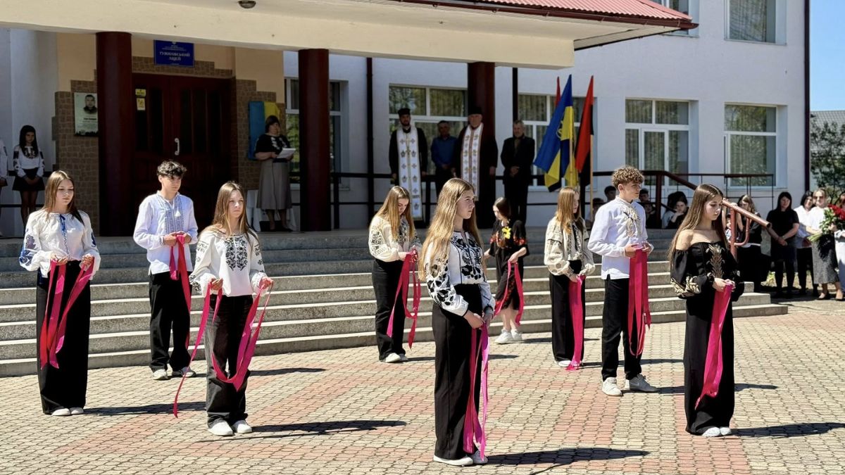Фото до матеріалу: У Тужилові відкрили інтерактивну меморіальну дошку загиблого воїну Богдану Коніку