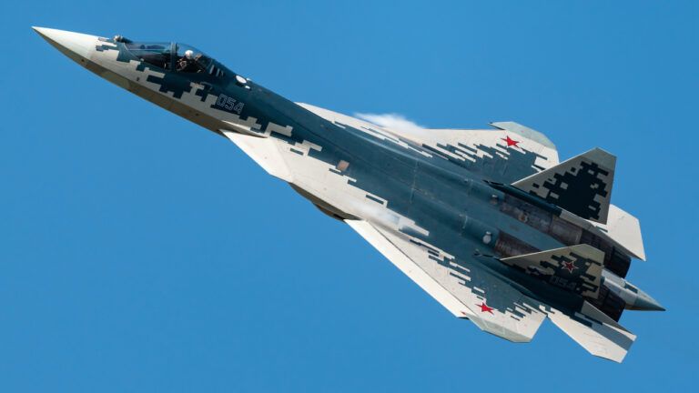 Фото до матеріалу: ЗСУ завдали удару по Су-57 та Су-34 у Челябінській області на відстані 1700 км від кордону