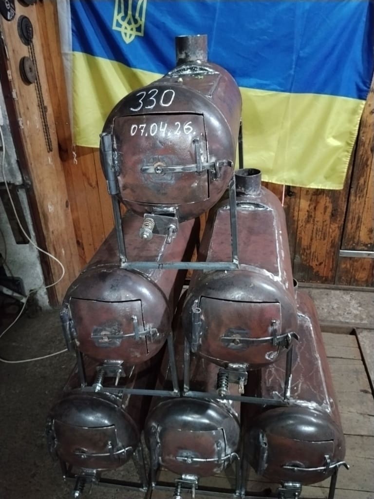 Фото до матеріалу: 333 пічки для фронту: тернопільський пенсіонер перетворює балони на надію