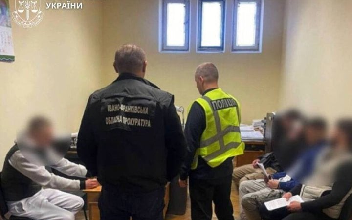 Фото до матеріалу: Шахраї з Коломийщини викрали майже мільйон гривень: підозру отримали п'ятеро