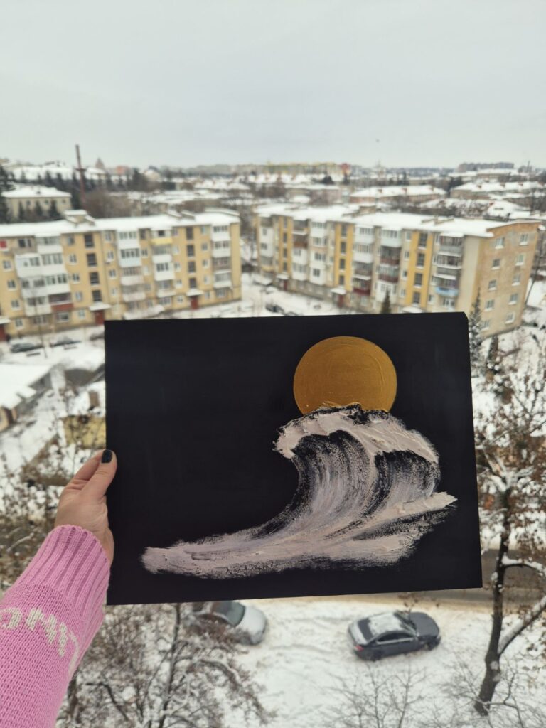 Фото до матеріалу: Маріупольчанка збирає фото для картин про Донеччину: «Пам'ять неможливо відібрати»