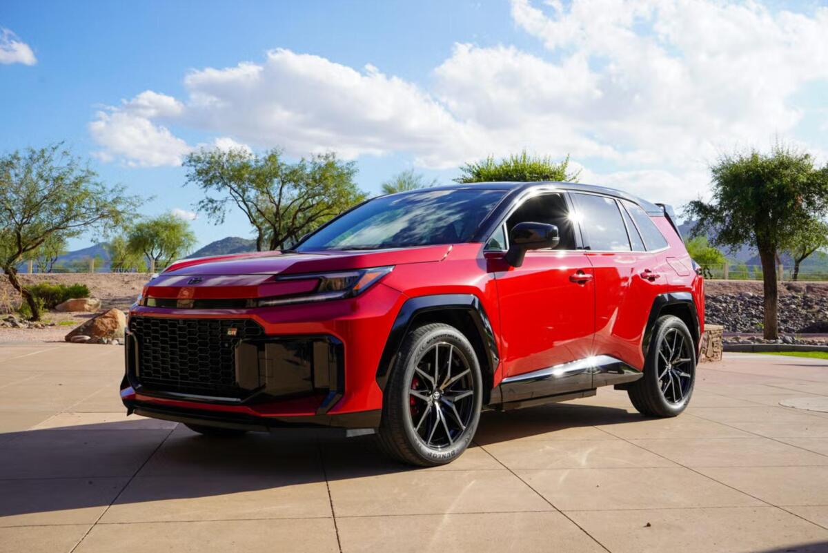 Фото до матеріалу: Toyota розглядає запуск найпотужнішого RAV4 в історії з потужністю 366 к.с.