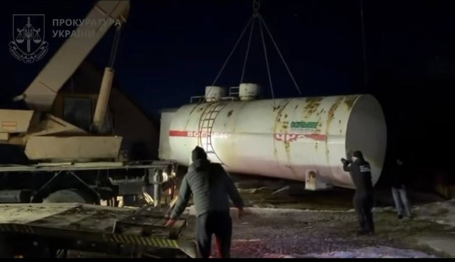 Фото до матеріалу: У Прикарпаття судять двох бізнесменів за торгівлю підробленим паливом