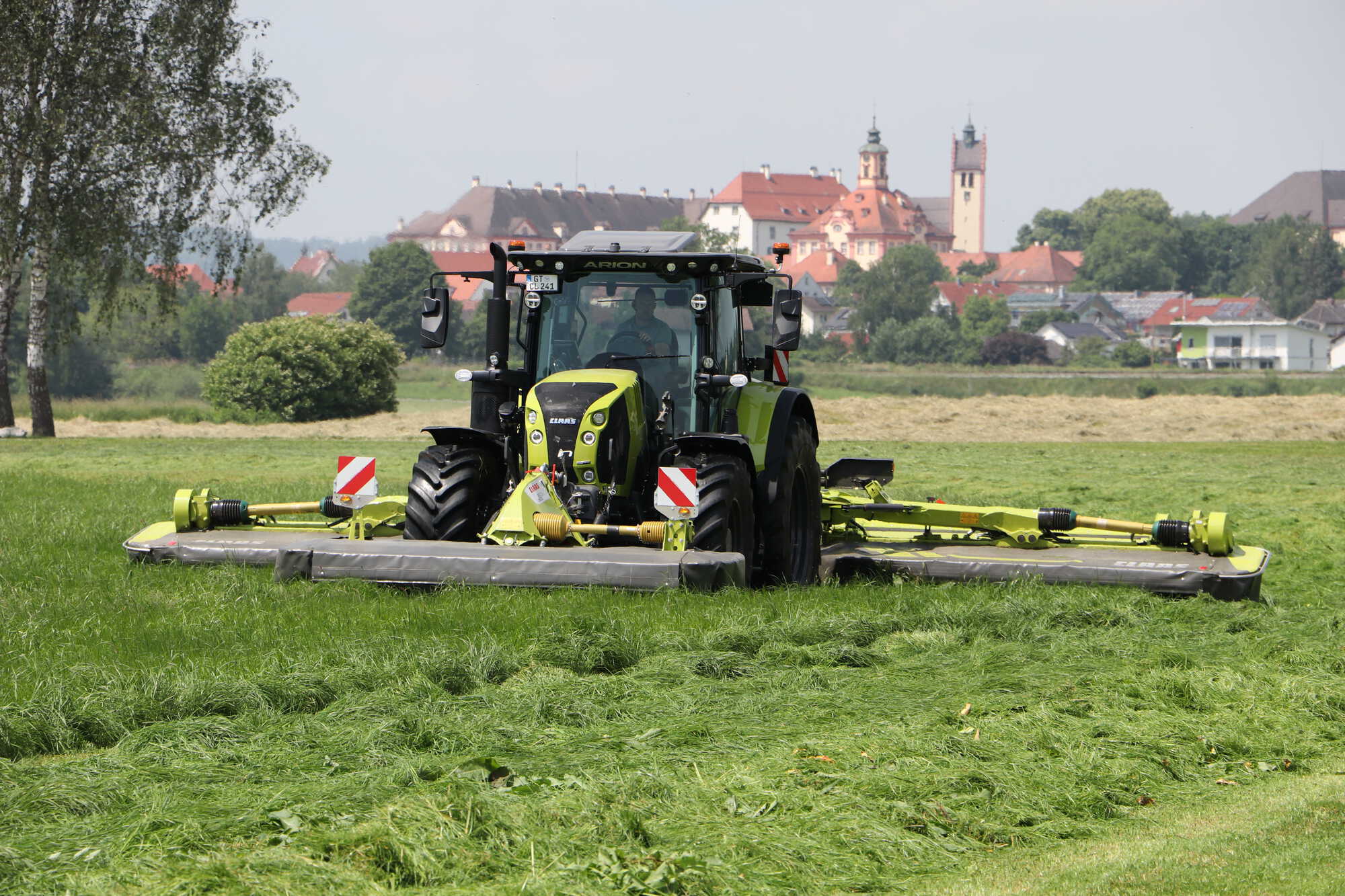 Фото до матеріалу: Нова косарка Claas Disco 9300 DS: поєднання косіння та валкування за один прохід