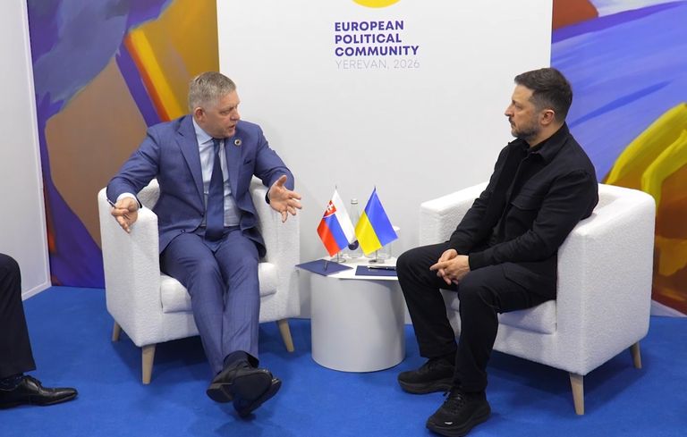 Фото до матеріалу: Зеленський зустрівся з прем’єром Словаччини Фіцо в Єревані: є домовленості